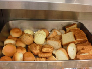 色々な種類のパンの写真