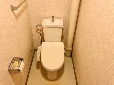 ウォシュレット付きの洋式トイレの写真