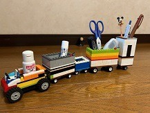 LEGOブロック 自作した車両に事務用品を乗せて