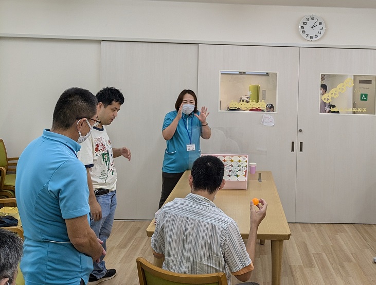 まつおかなおこさんの仕事中写真