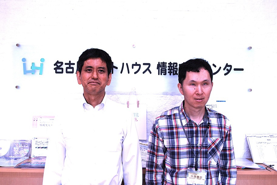 岩間所長とインタビュアーの立ち写真