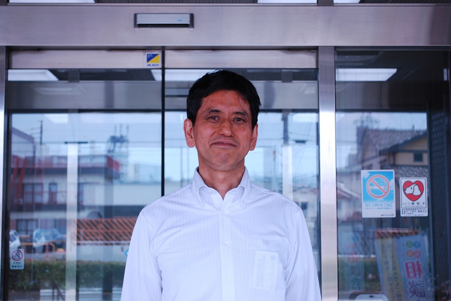 岩間所長の正面写真