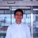 岩間所長の正面写真