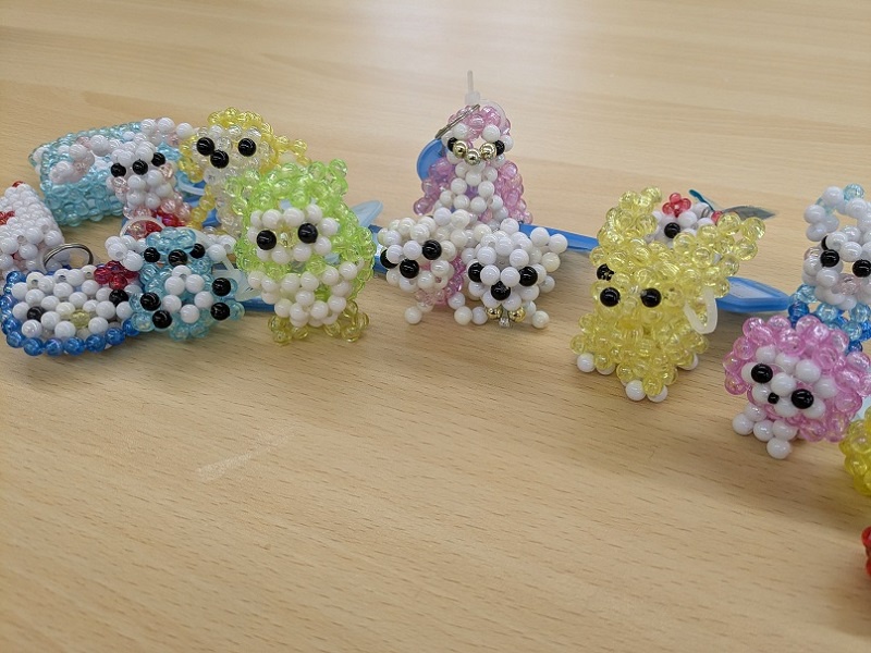 ビーズを通している写真