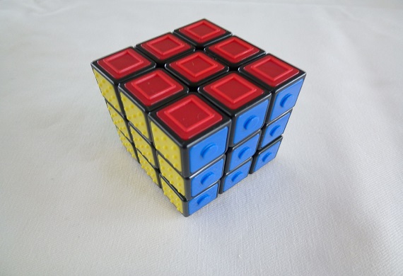 ルービックキューブ　ユニバーサルデザインの写真