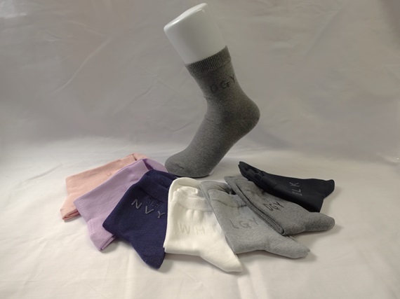 触って色がわかる靴下　メンズの写真